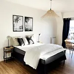 A Deux Pas De La Et Des Commerces Apartament