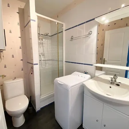 A Deux Pas De La Et Des Commerces