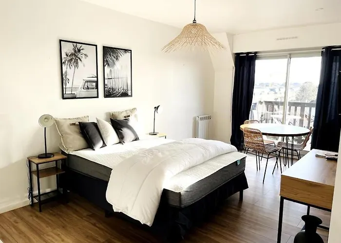 A Deux Pas De La Et Des Commerces *