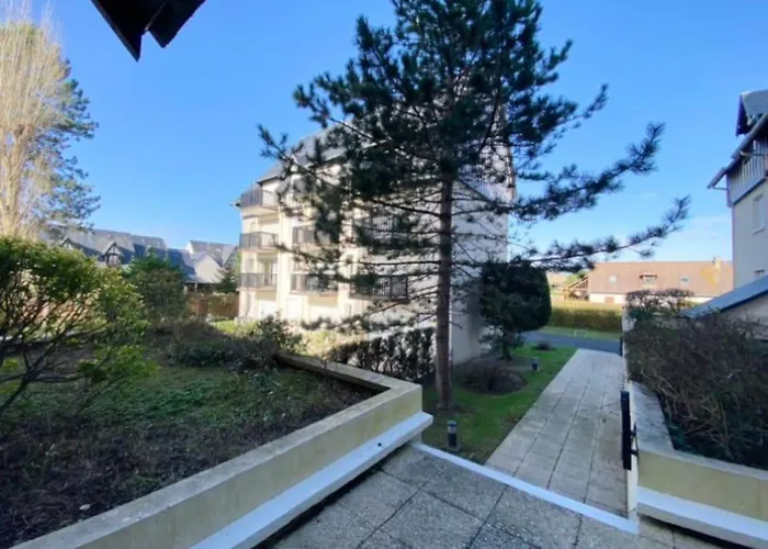 A Deux Pas De La Et Des Commerces