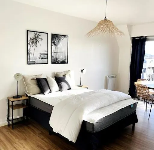 A Deux Pas De La Et Des Commerces Apartment